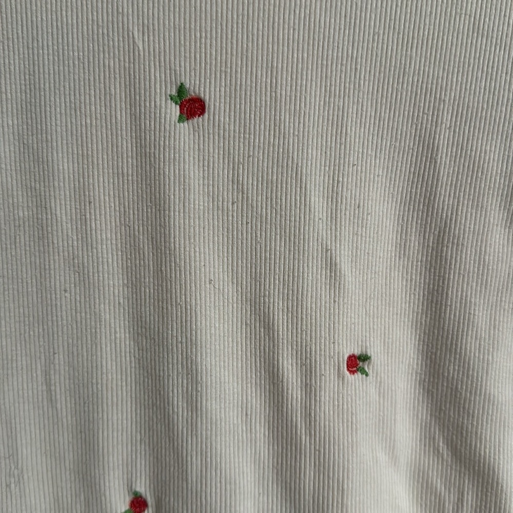 Wild Fable White with Roses Cropped Tee Size Medium - Picture 2 of 5